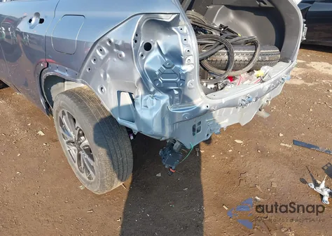 2022 Toyota Corolla Cross Xle z USA, uszkodzony, nr VIN 7MUDAAAG0NV030013